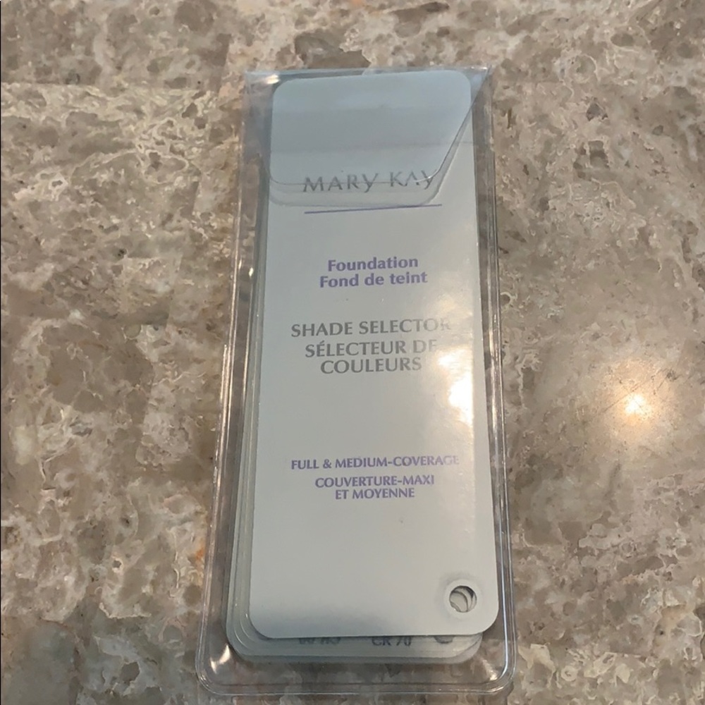 Foundation shade selector